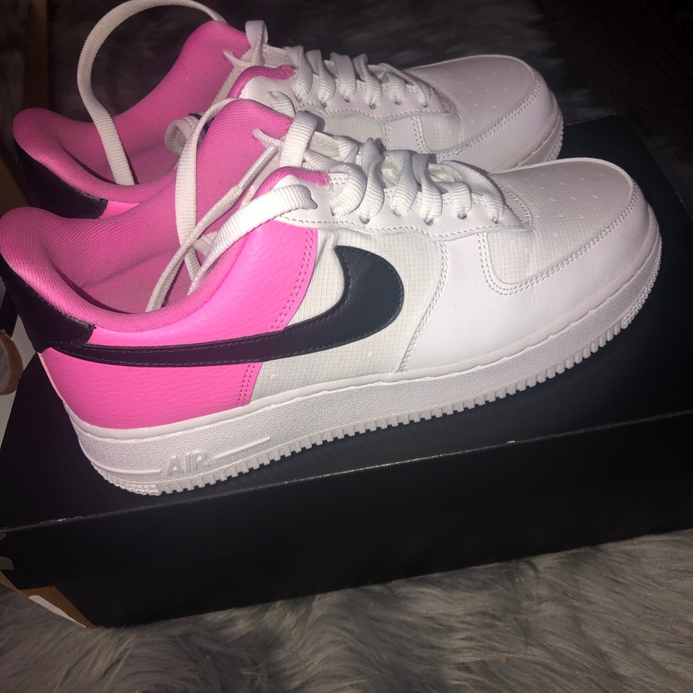 *WORN ONCE* AIR FORCE 1 ‘07 SE